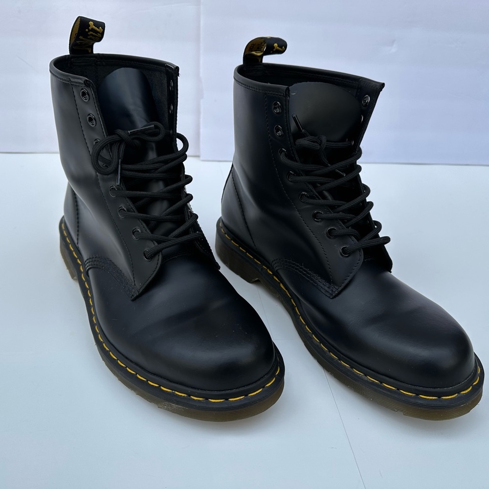 Doc Martens Icon 1460 no slip leather boots men’s size 13. Like new. Worn once.